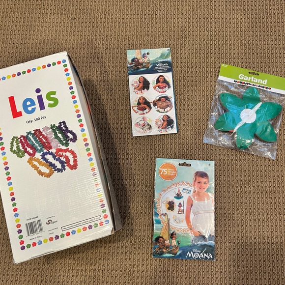 Disney Other - Disney 100+ pc Moana Party Supplies with Colorful Leis
